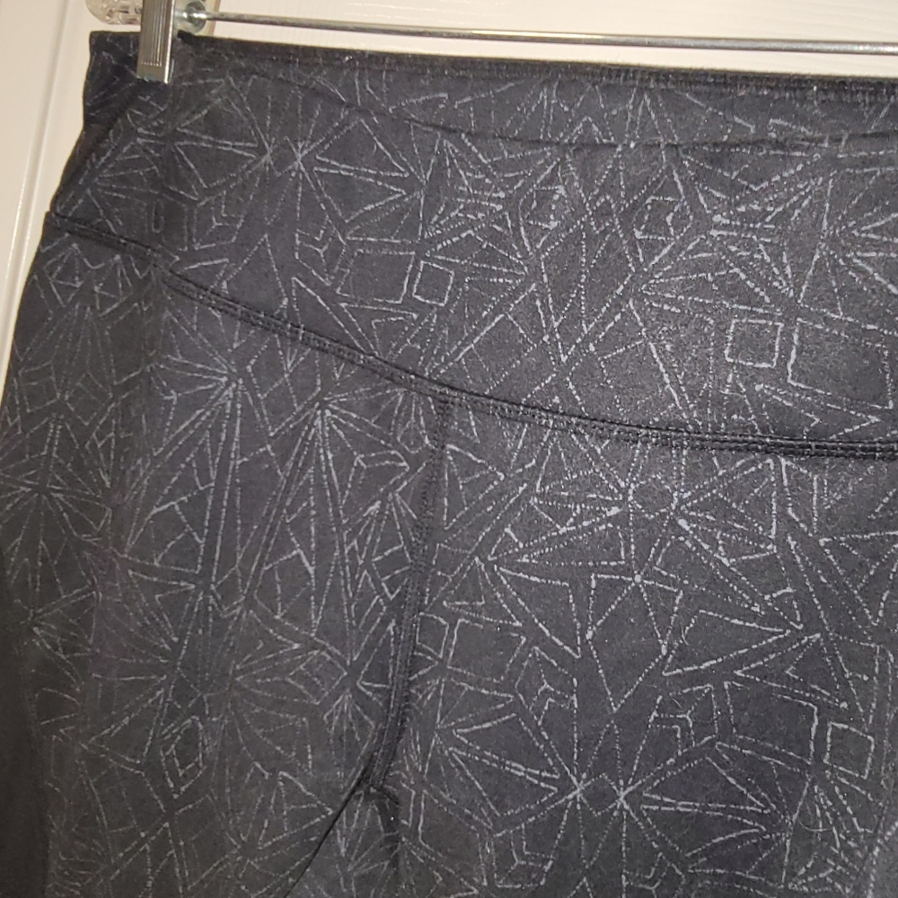 Zella | Black Grey Patterned Leggings - Picture 4 of 5